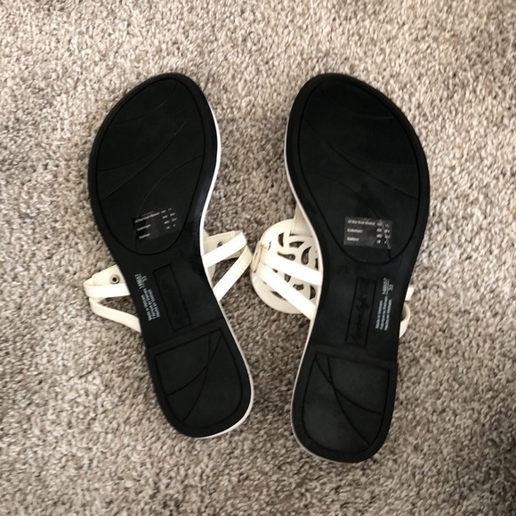 *SOLD* NWT American Eagle White Sandals - Picture 5 of 5